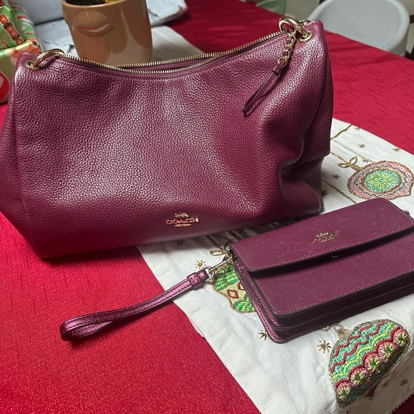 Coach Red Shoulder Bag with Smooth Leather and Slouchy Hobo Style - Picture 1 of 3